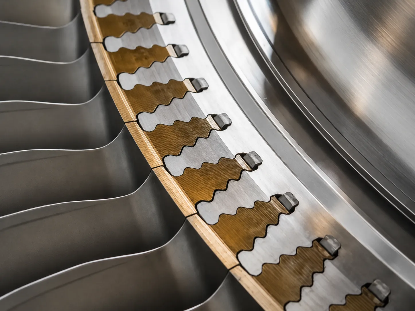Superalloy turbine disc